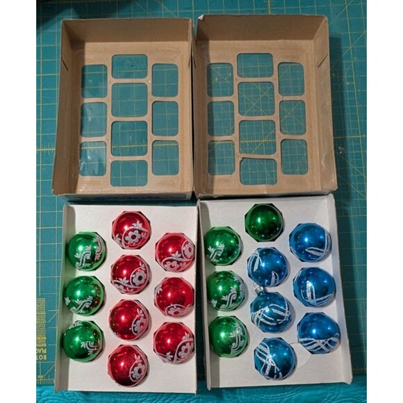 Vintage Holly American made Glass Christmas Ornaments Set of 20 - Picture 4 of 16